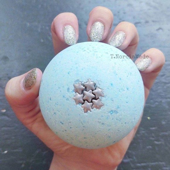 Dreamweaver Bath Bomb: Blue Kiwi - Picture 4 of 4